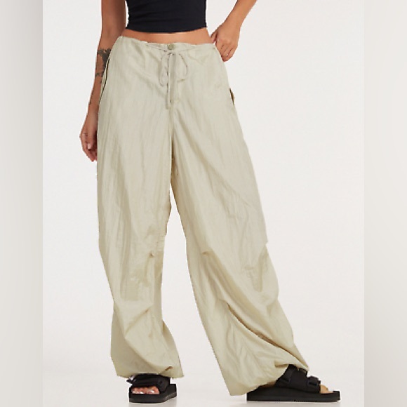 MOTEL ROCKS CHUTE TROUSER IN PARACHUTE IN ALMOND MILK - Picture 5 of 8